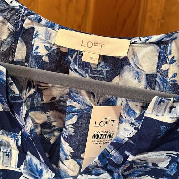 Loft Corfu Weekend Pleated V-neck Blouse - NWT - Picture 4 of 6